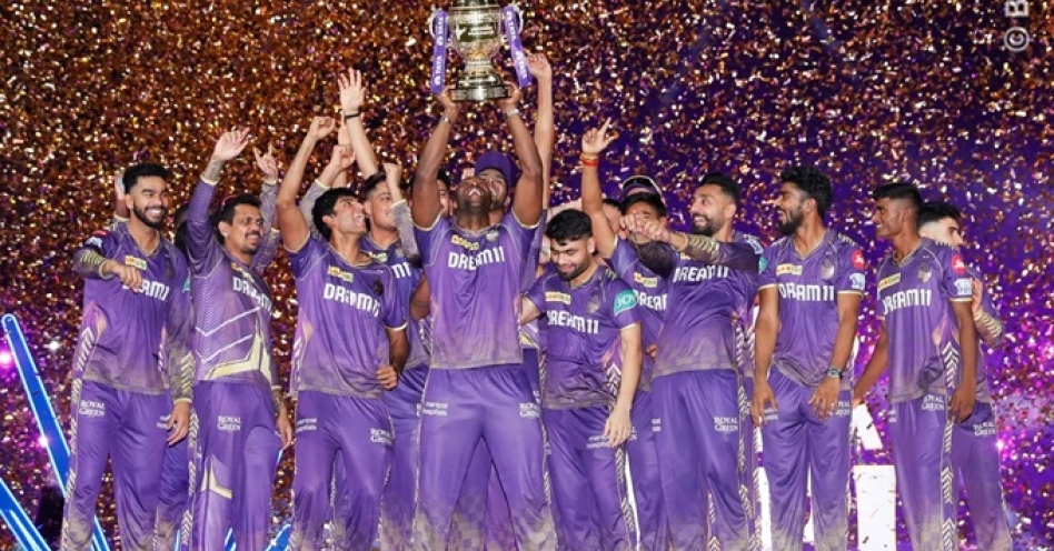 Andre Russell lifts the IPL T20 trophy with his Kolkata Knight Riders teammates after beating Sunrisers Hyderabad in the final in Channai. (Image Credit: IPLT20/BCCI)